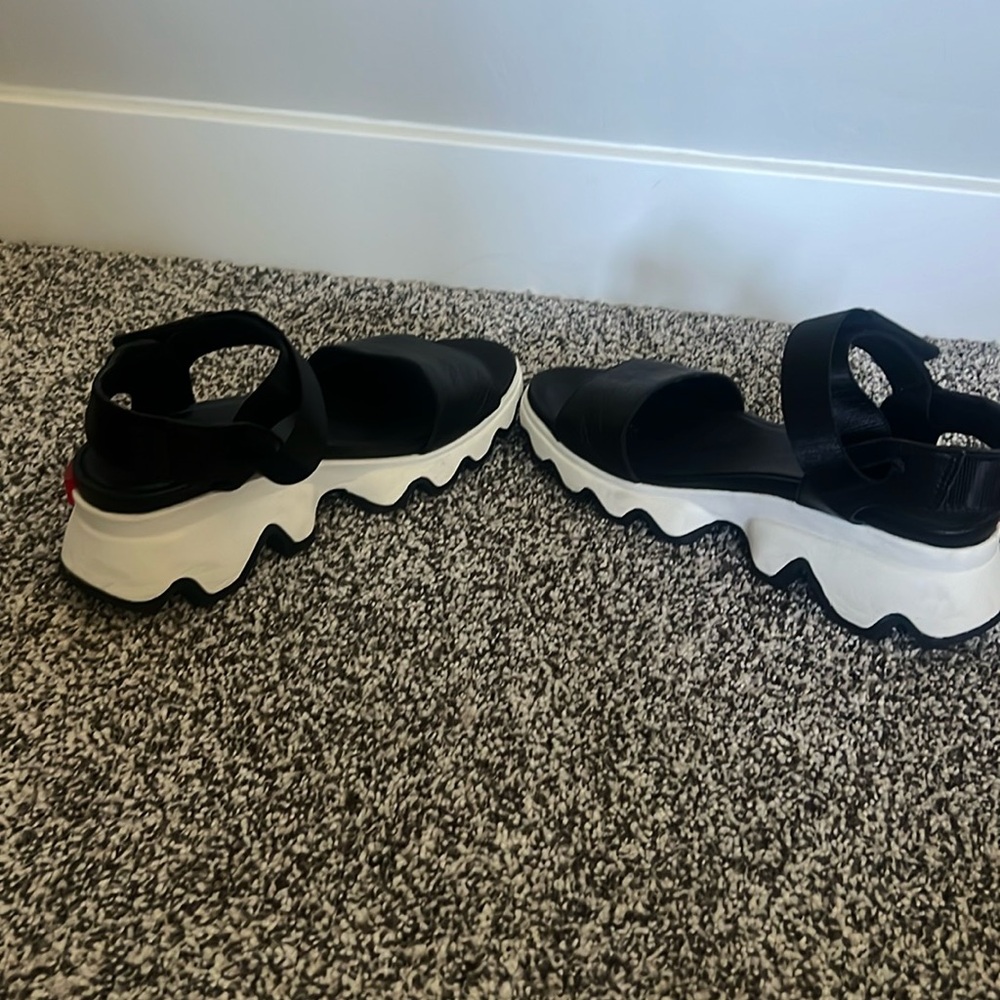 Size 7.5 sorel sandals great condition